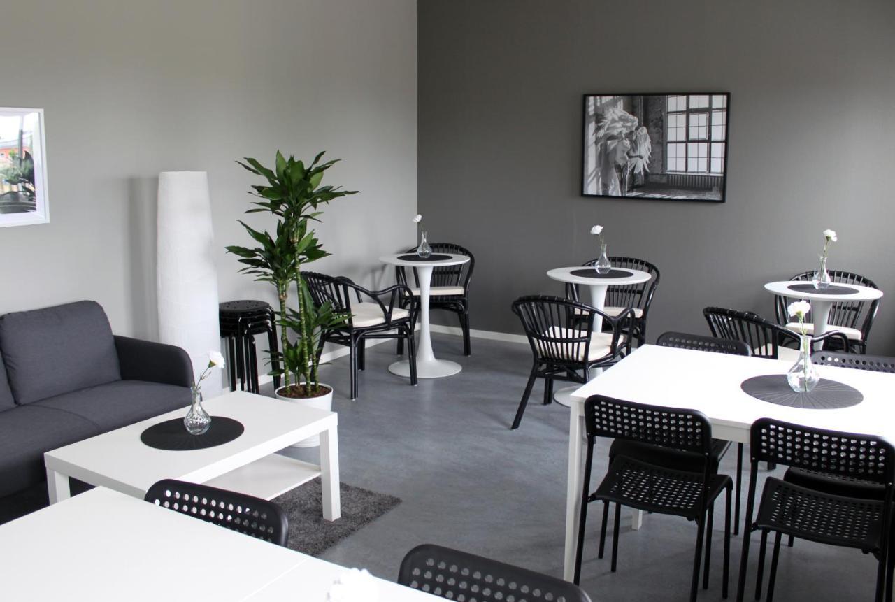 De La Gardie Park Vandrarhem Hostel Lidköping Extérieur photo