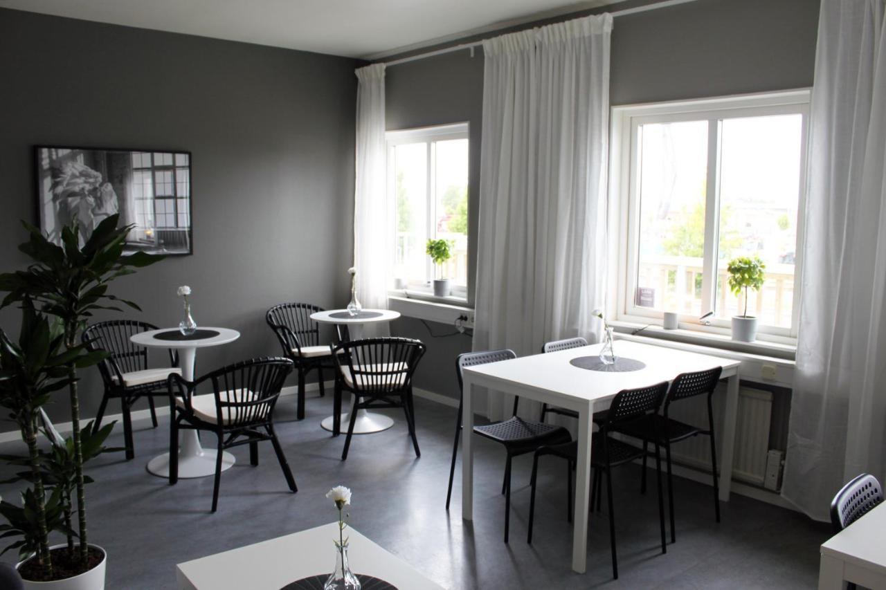 De La Gardie Park Vandrarhem Hostel Lidköping Extérieur photo